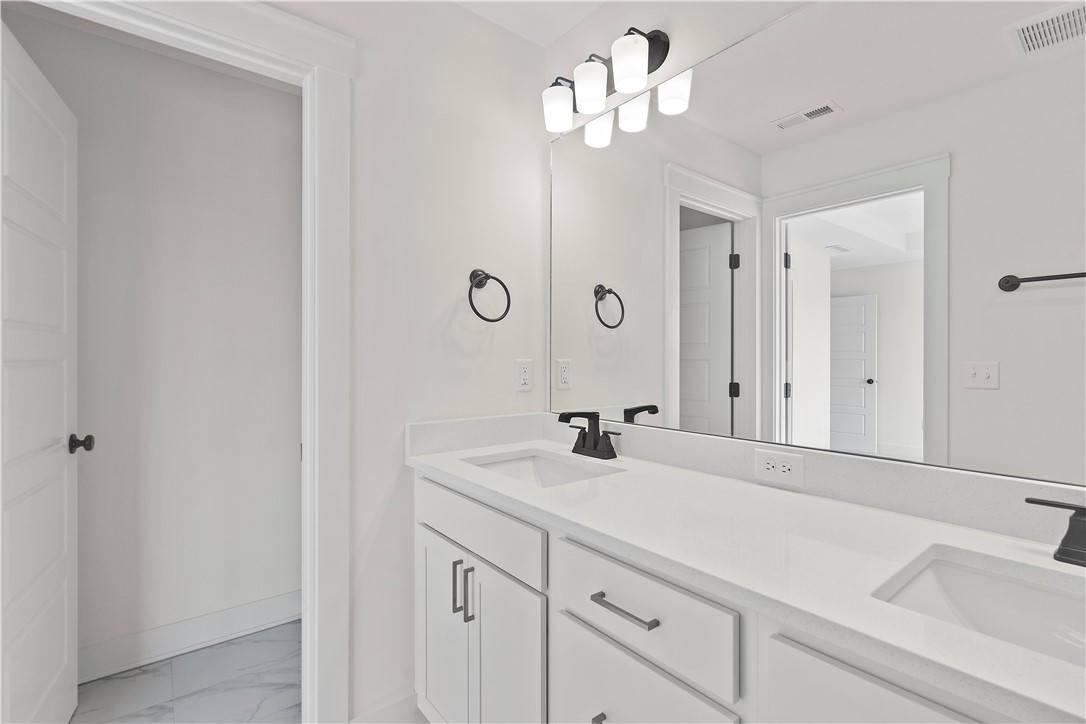 205 Creekside Drive SW