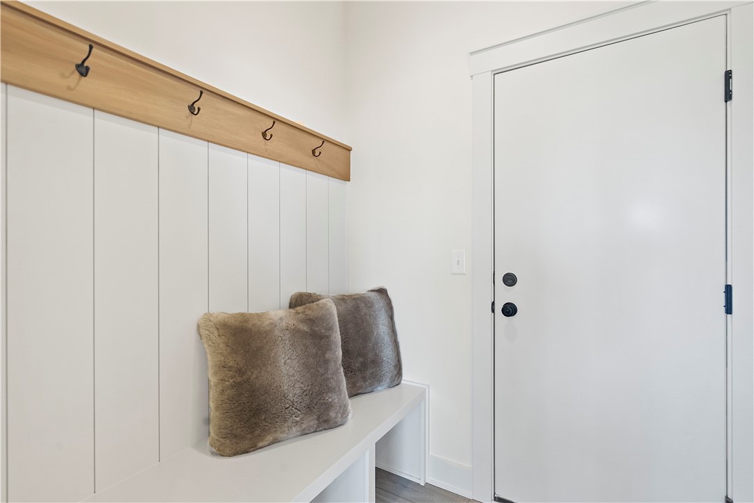 205 Creekside Drive SW