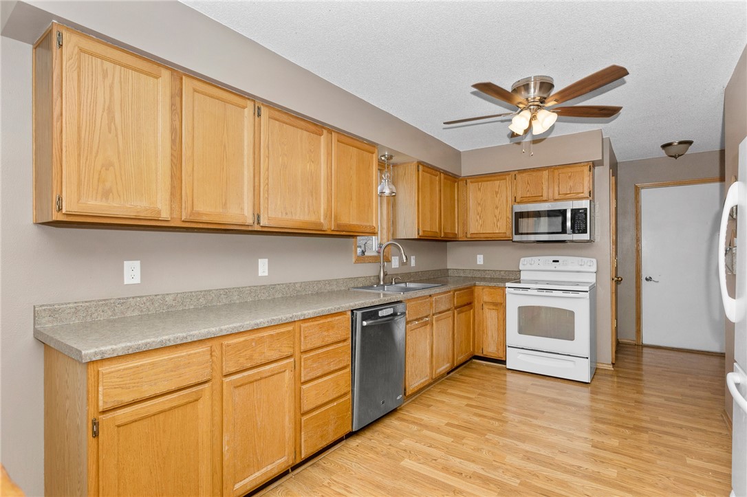 2312 E Caulder Court