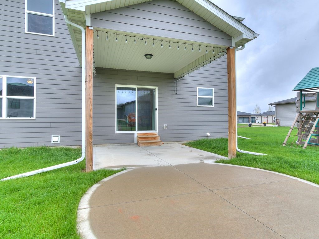 350 NE Wolfpack Drive