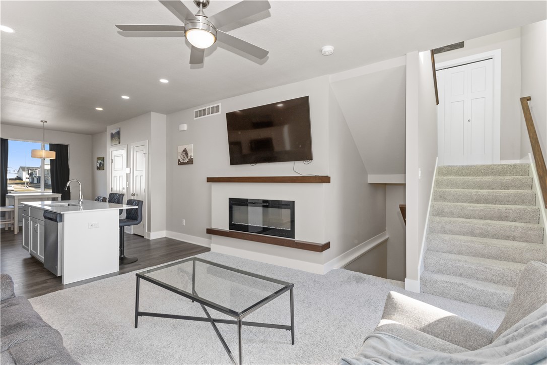 402 NE Whitetail Drive