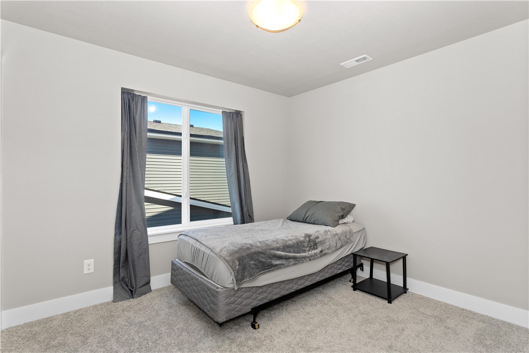 402 NE Whitetail Drive