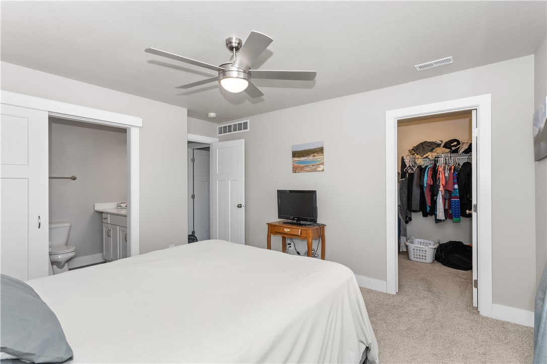 402 NE Whitetail Drive