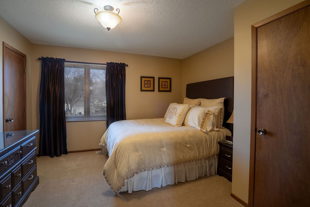 1724 E Lacona Avenue