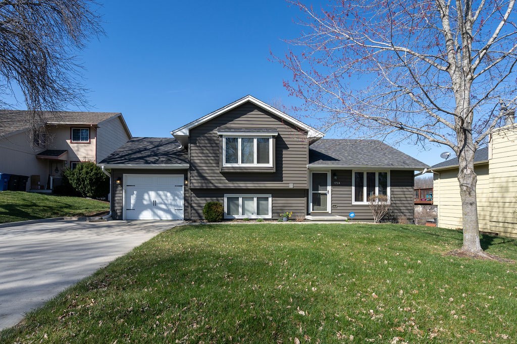 1724 E Lacona Avenue