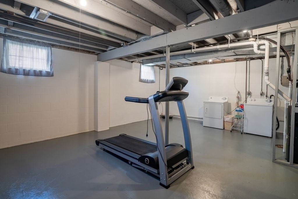 1724 E Lacona Avenue