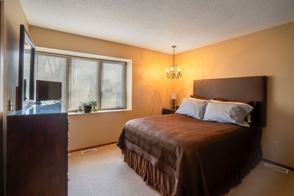 1724 E Lacona Avenue