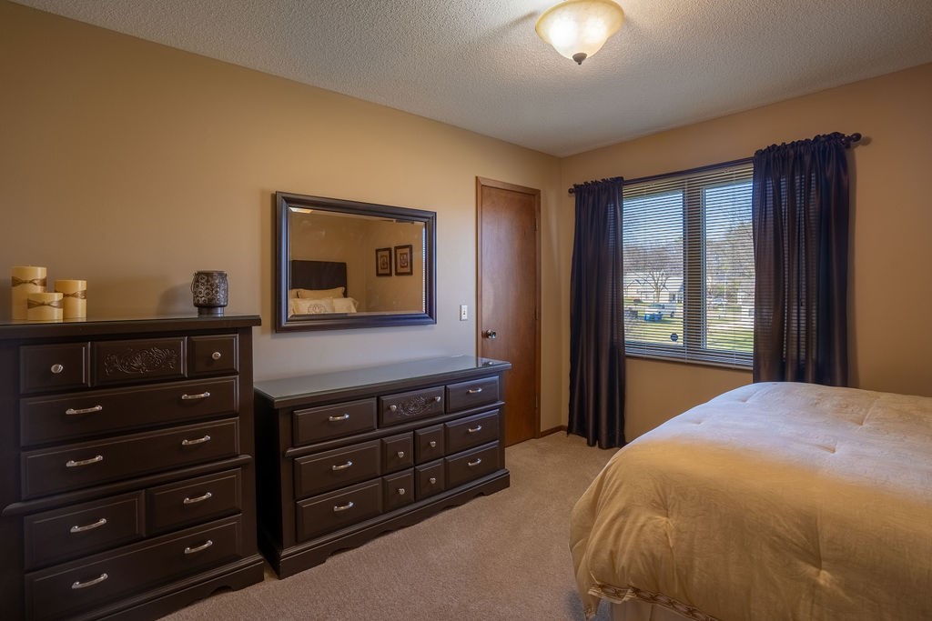 1724 E Lacona Avenue