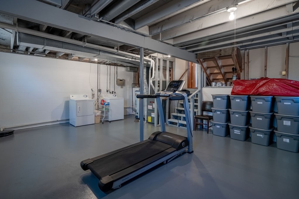 1724 E Lacona Avenue