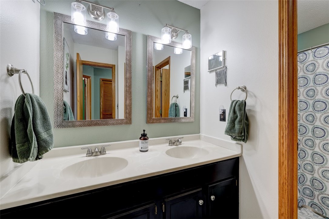 555 SE Laurel Street 2