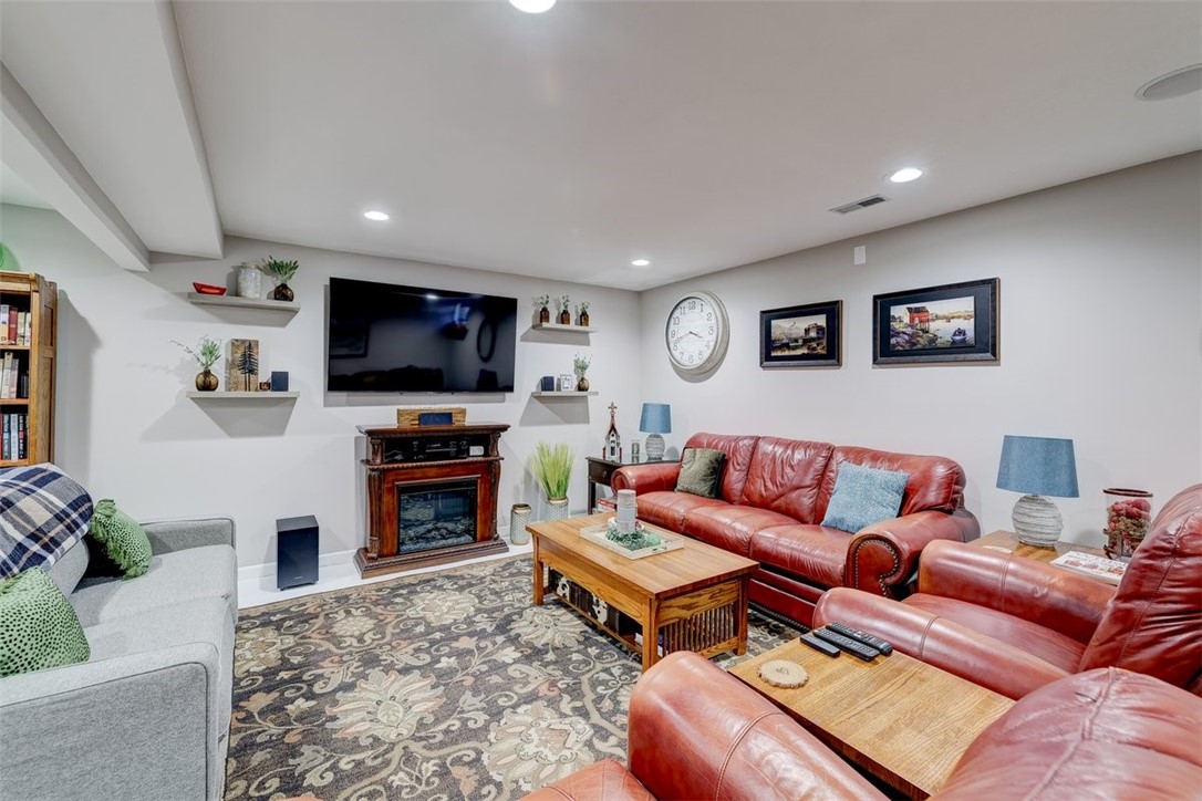 555 SE Laurel Street 2