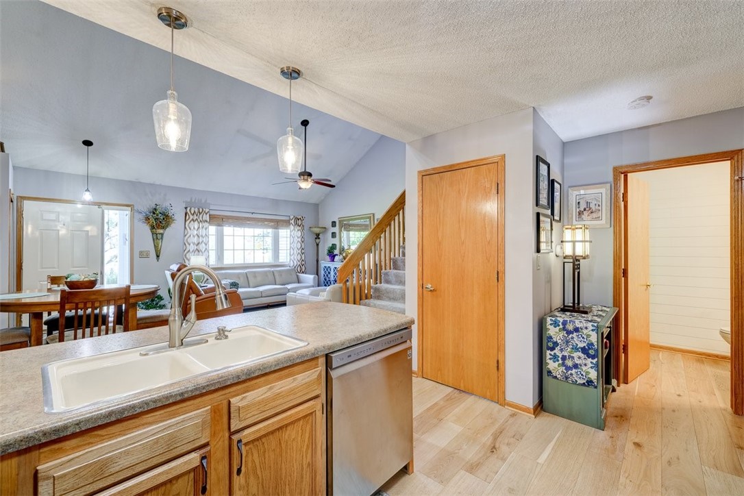 555 SE Laurel Street 2