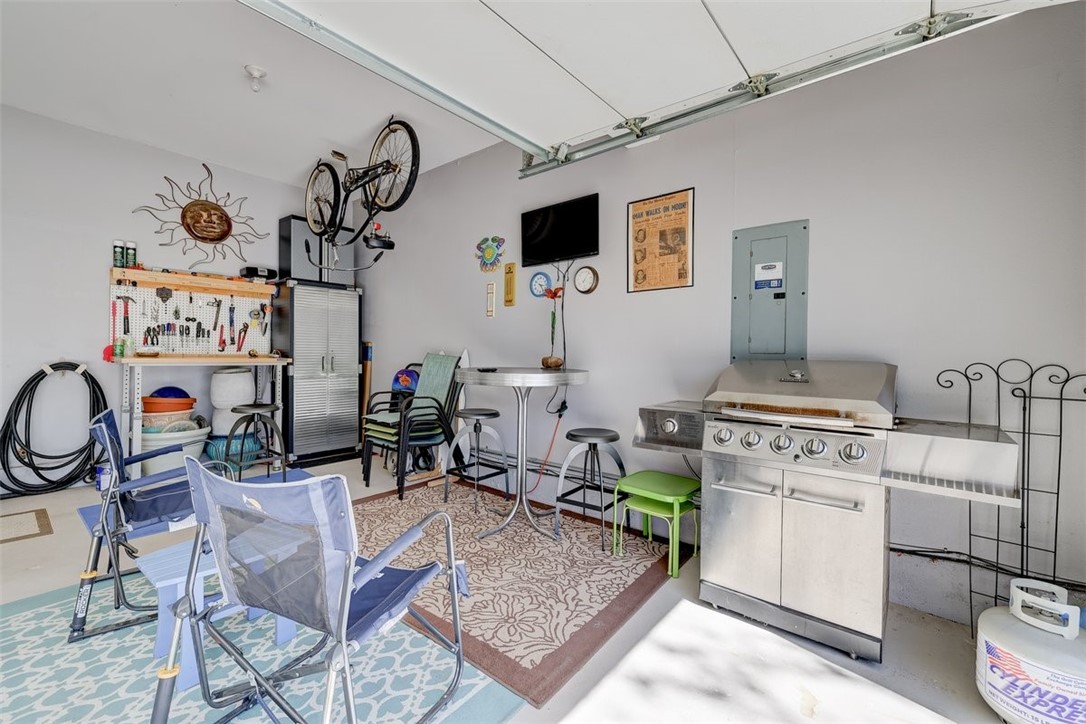 555 SE Laurel Street 2