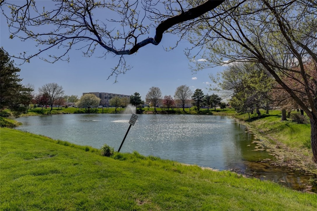 555 SE Laurel Street 2