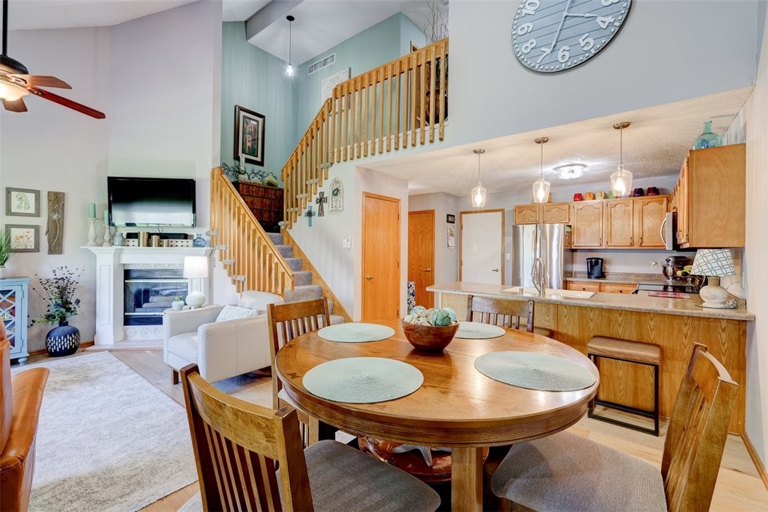 555 SE Laurel Street 2