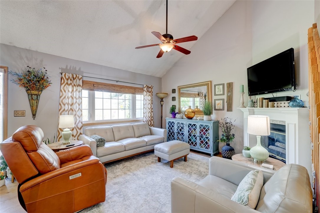 555 SE Laurel Street 2