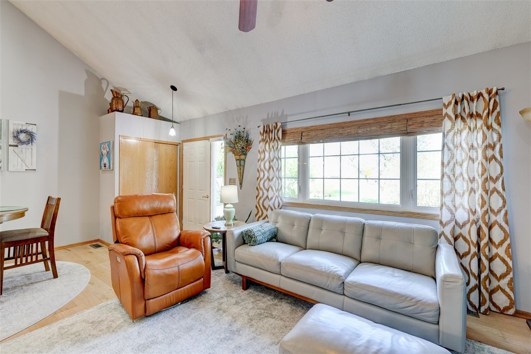 555 SE Laurel Street 2