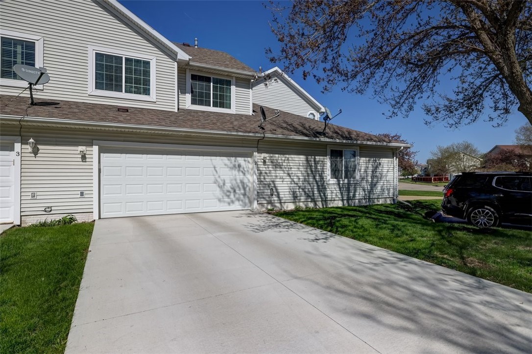 555 SE Laurel Street 2