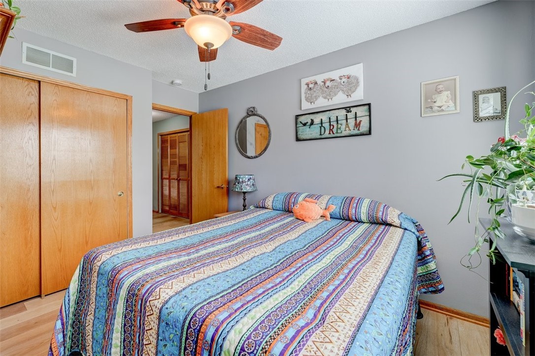 555 SE Laurel Street 2