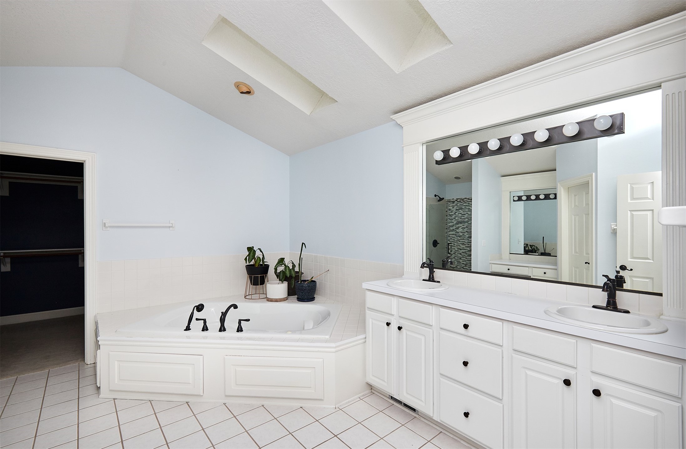 5952 Coachlight Court