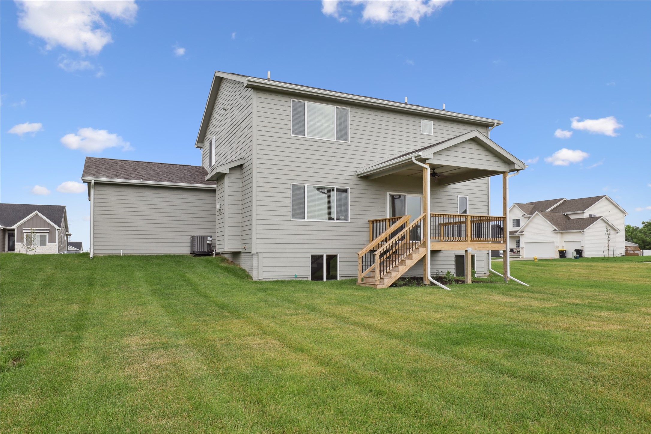 885 NW Sandy Hollow Circle