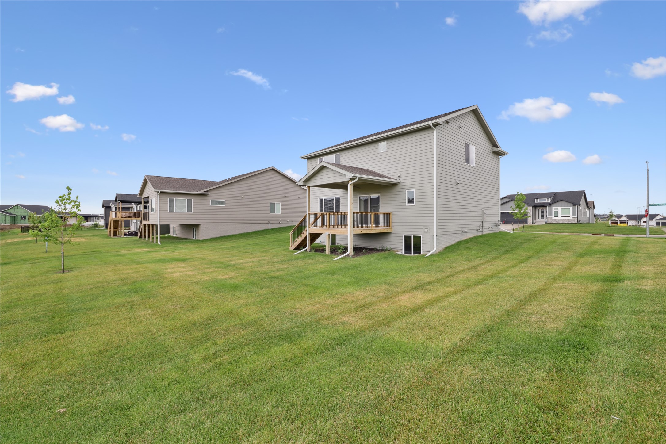 885 NW Sandy Hollow Circle