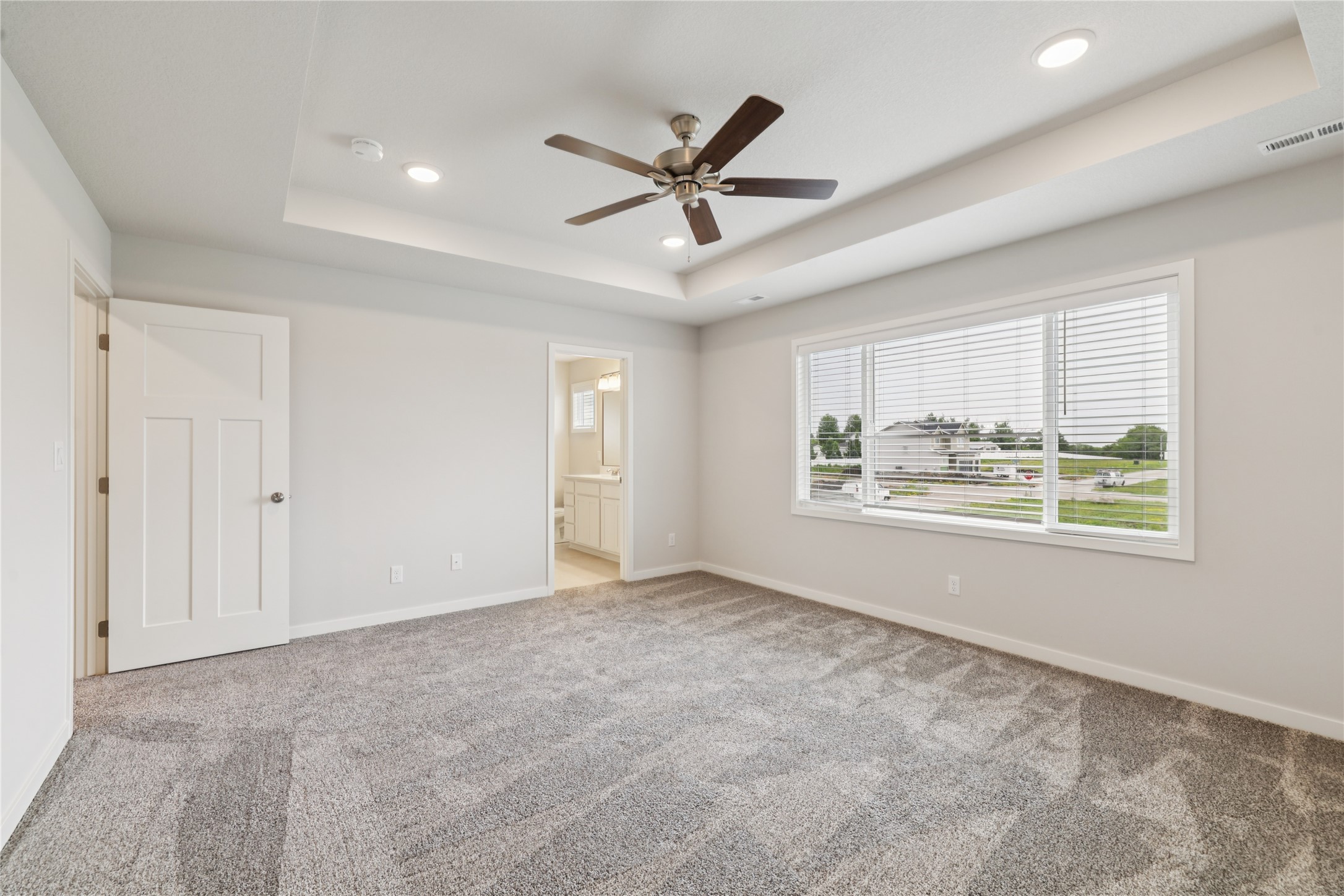 885 NW Sandy Hollow Circle