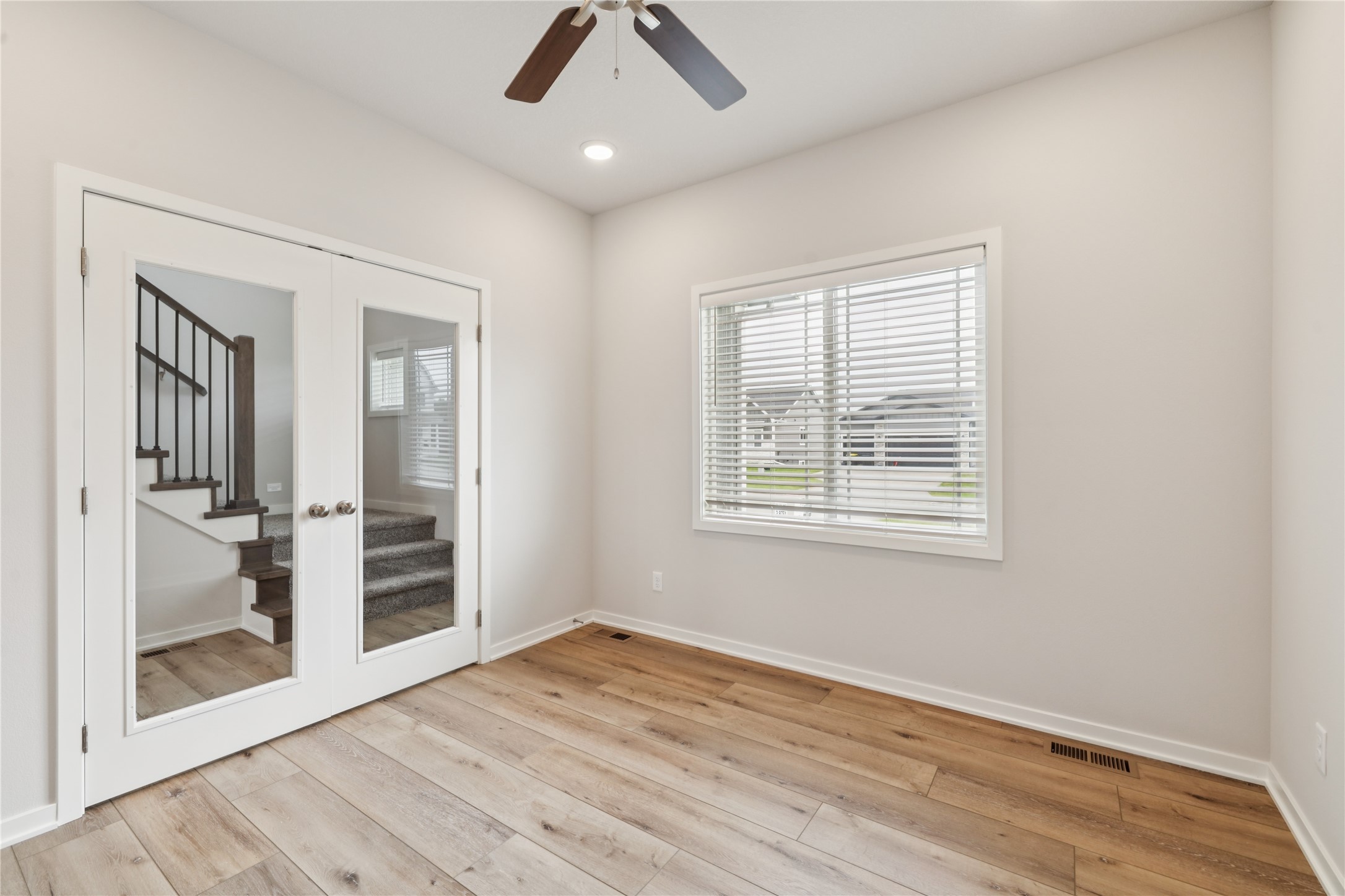 885 NW Sandy Hollow Circle