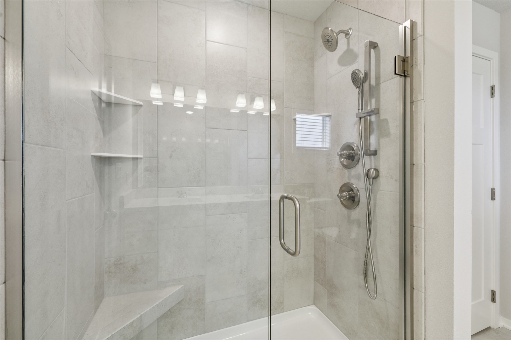 885 NW Sandy Hollow Circle