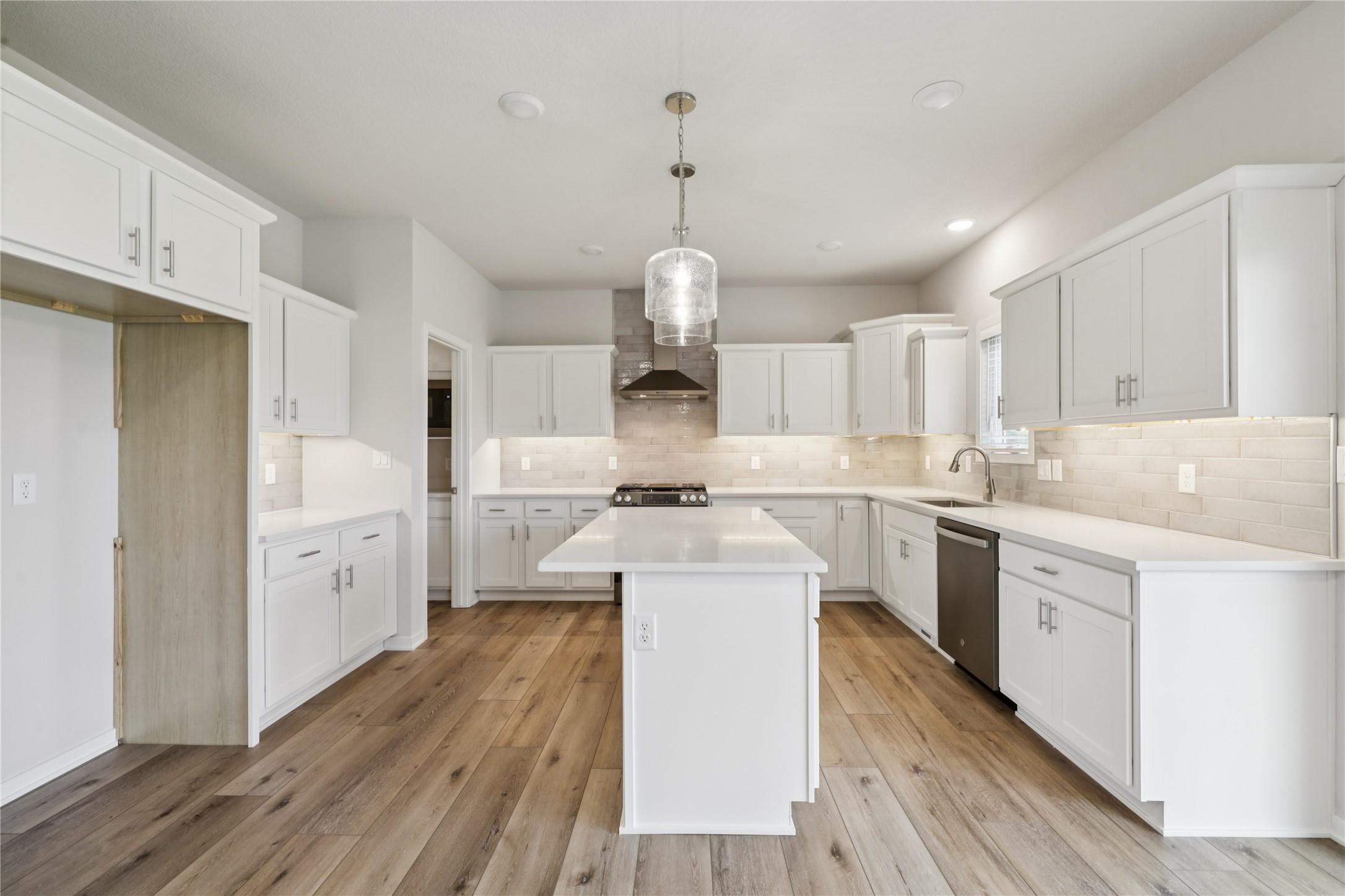 885 NW Sandy Hollow Circle