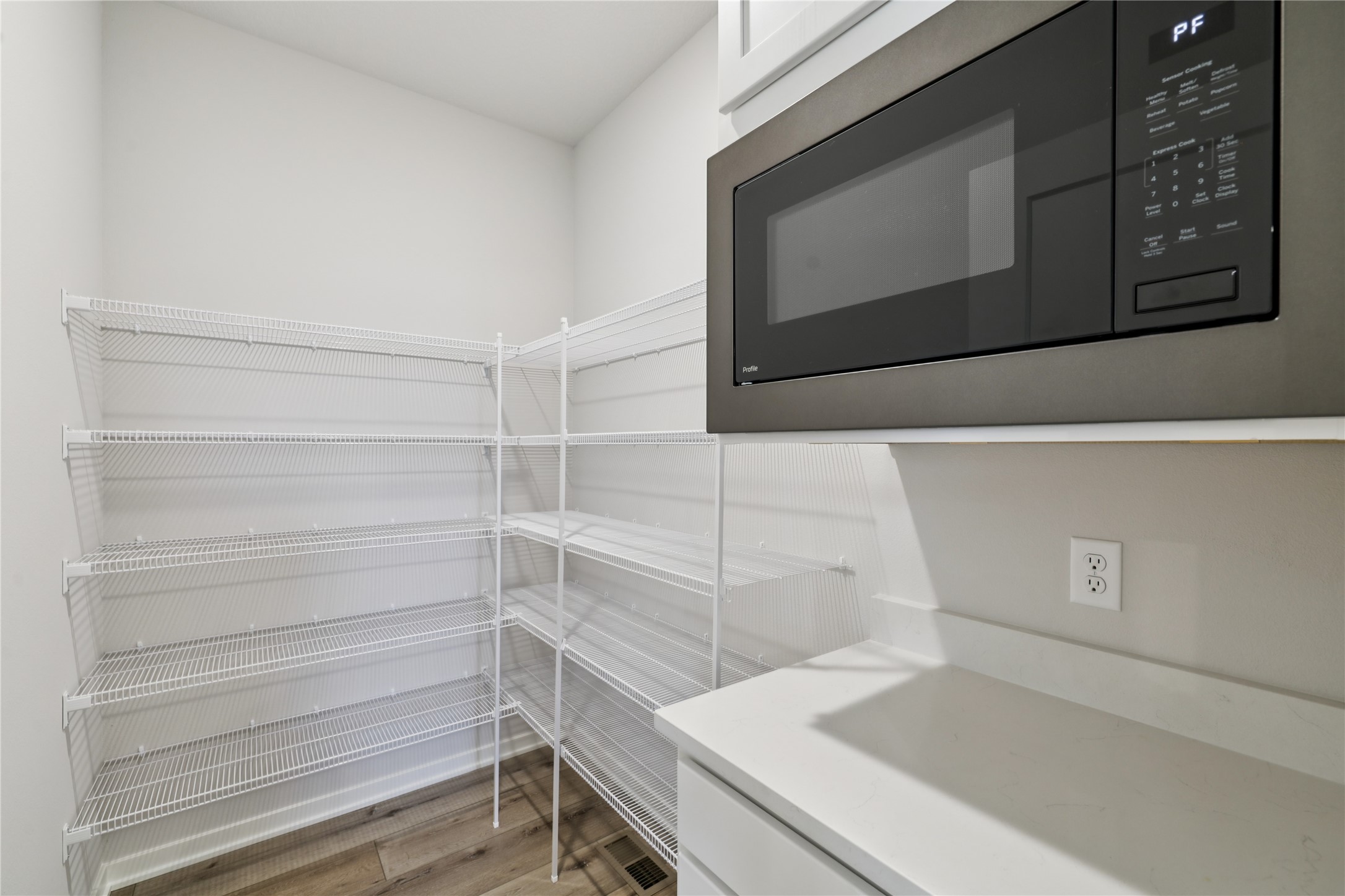 885 NW Sandy Hollow Circle