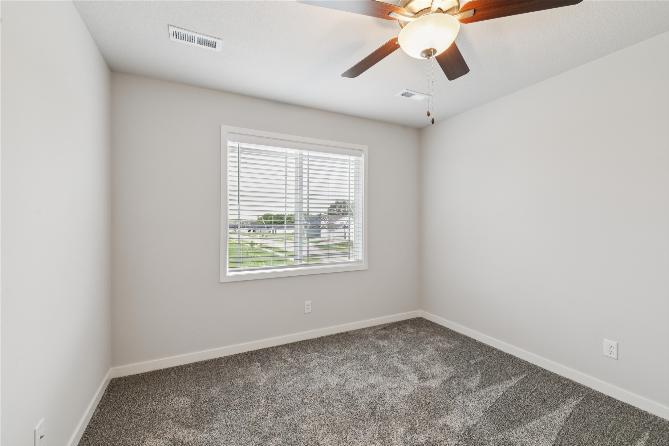 885 NW Sandy Hollow Circle