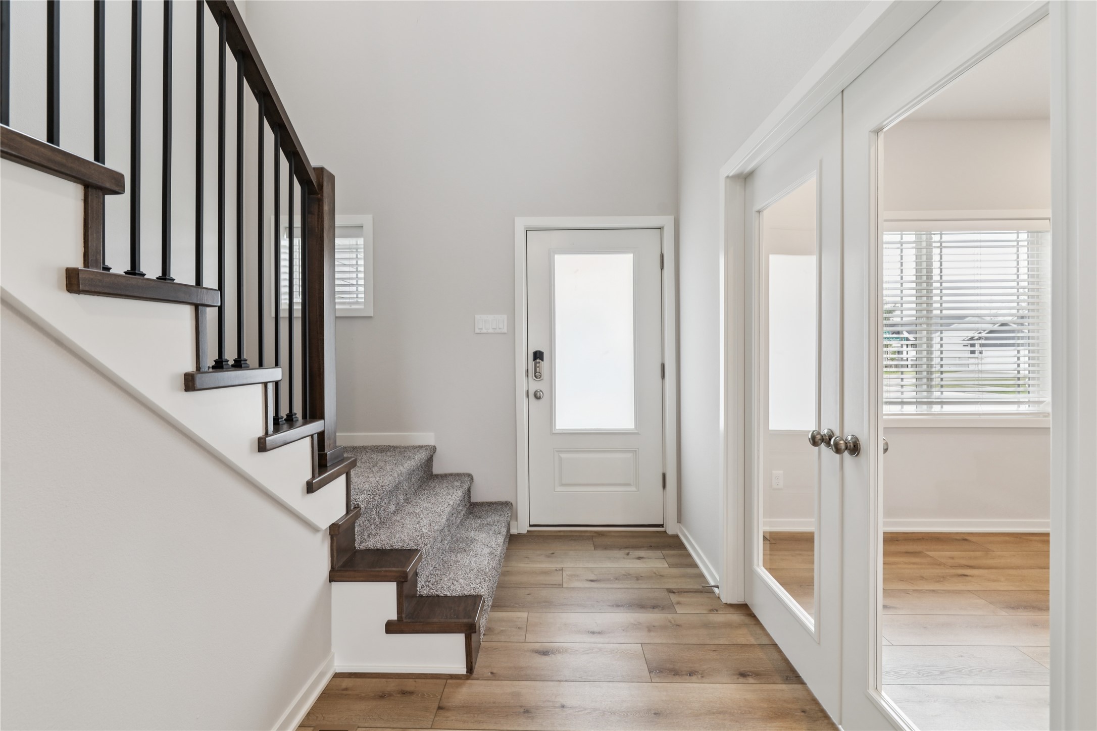 885 NW Sandy Hollow Circle