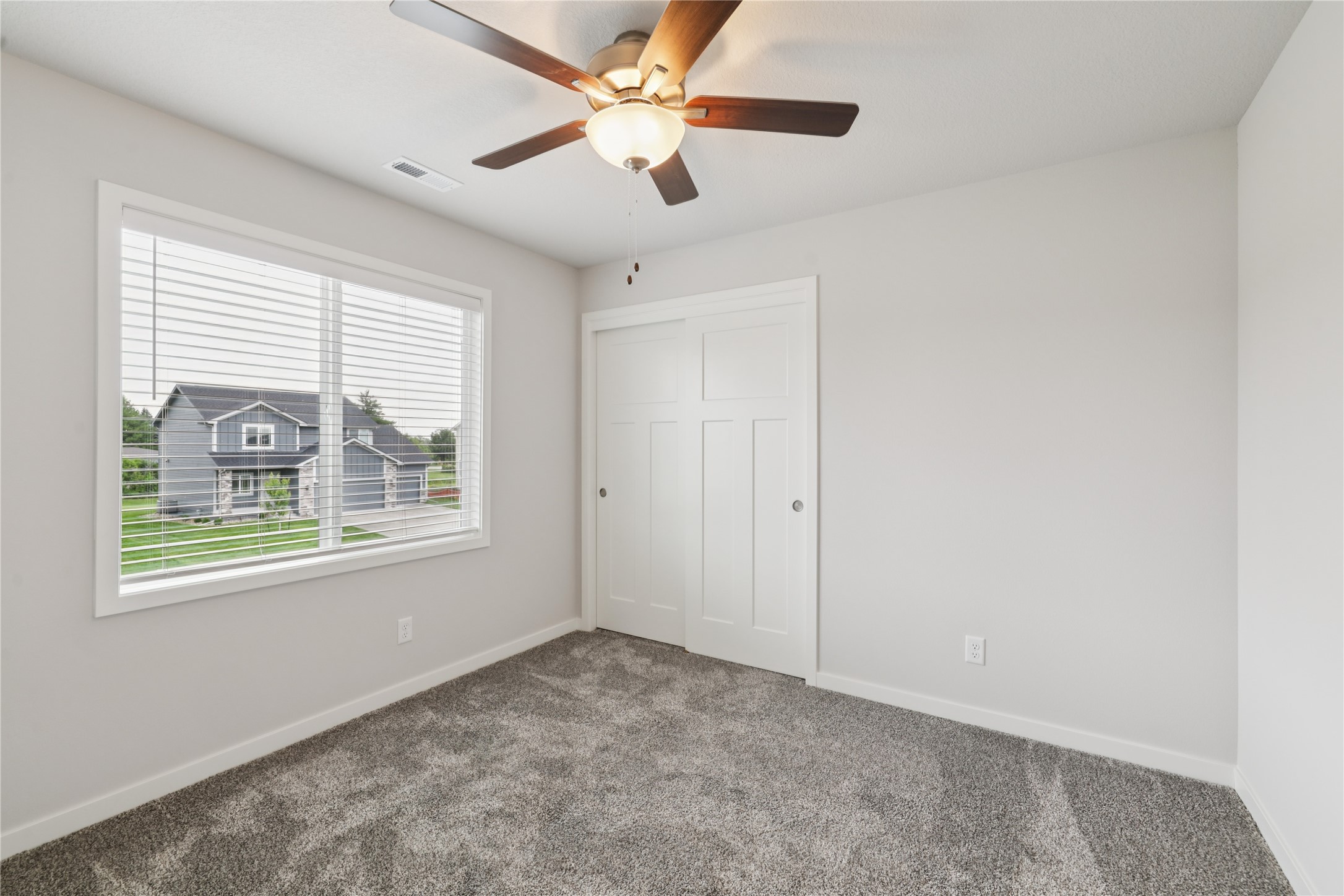 885 NW Sandy Hollow Circle