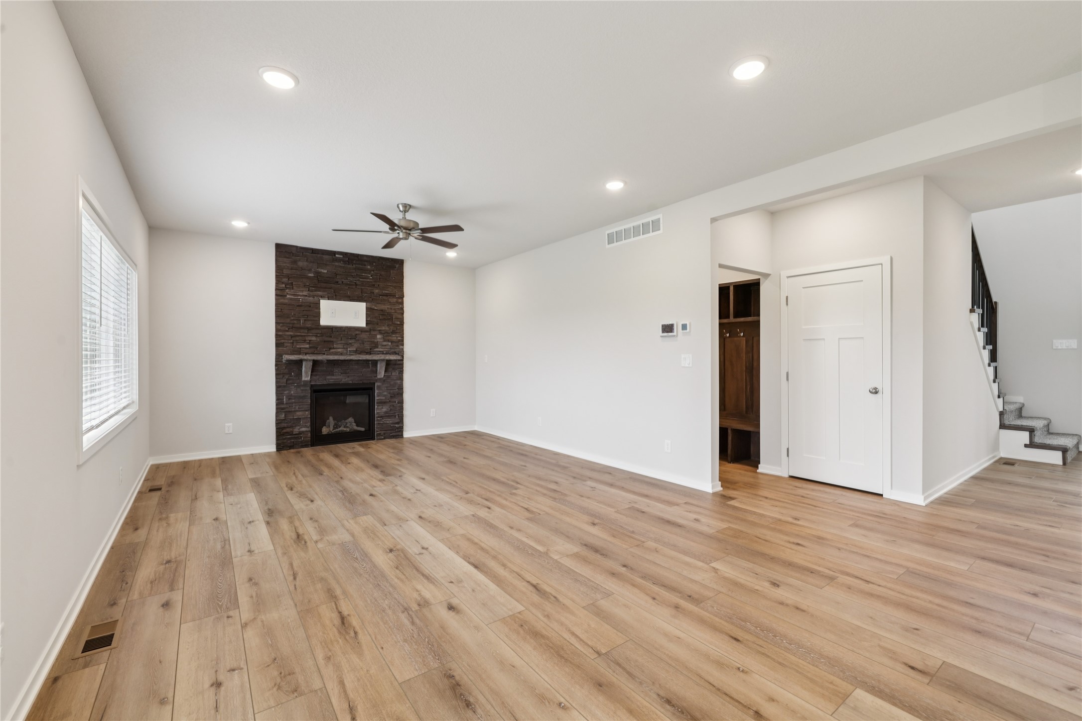 885 NW Sandy Hollow Circle