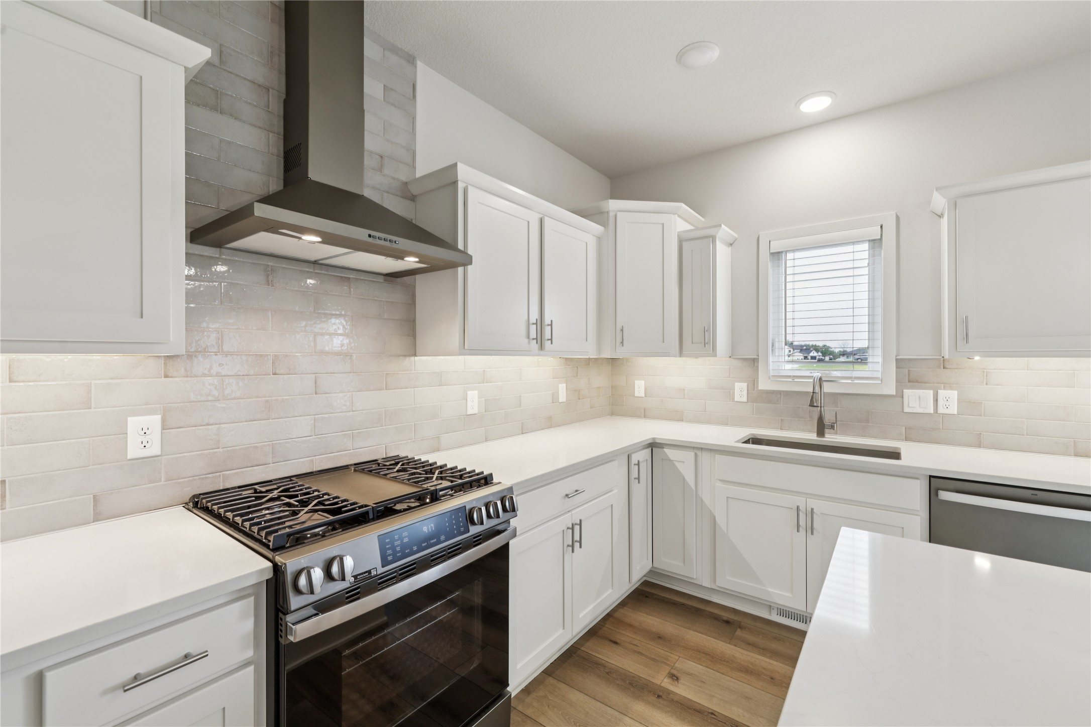 885 NW Sandy Hollow Circle