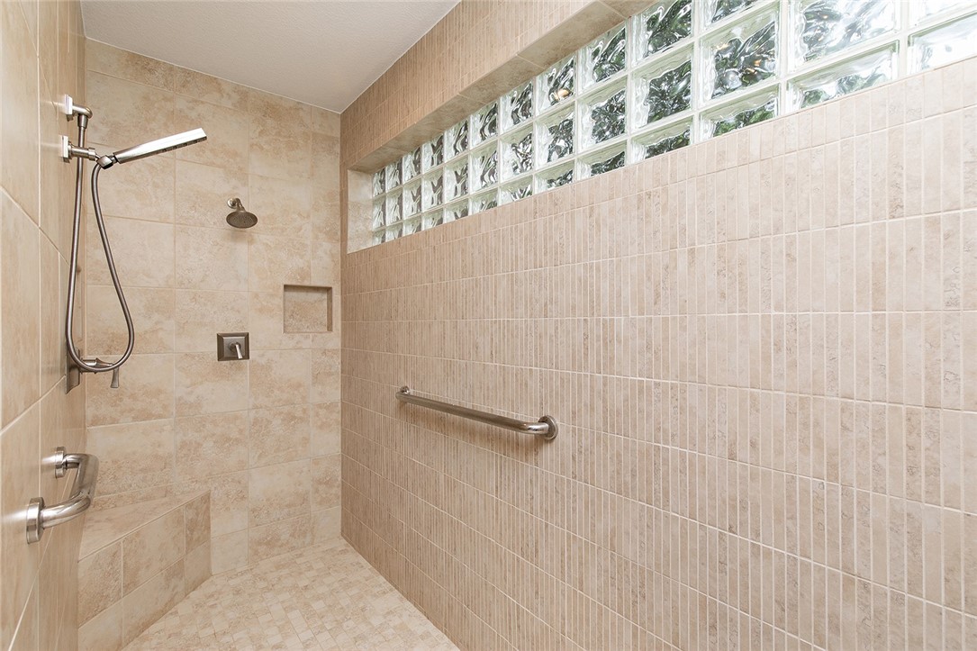 1136 Glen Oaks Drive