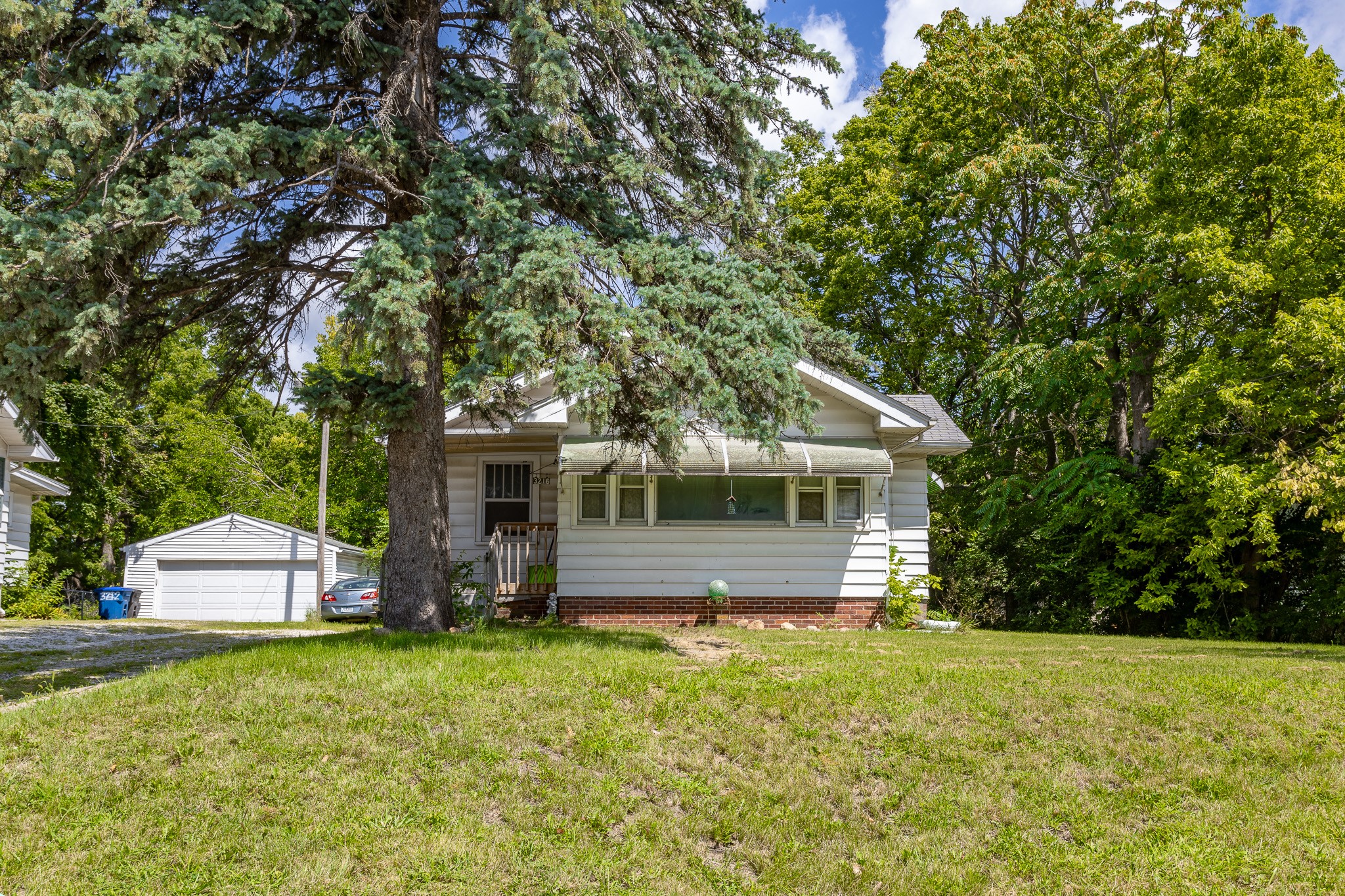 3216 E Tiffin Avenue