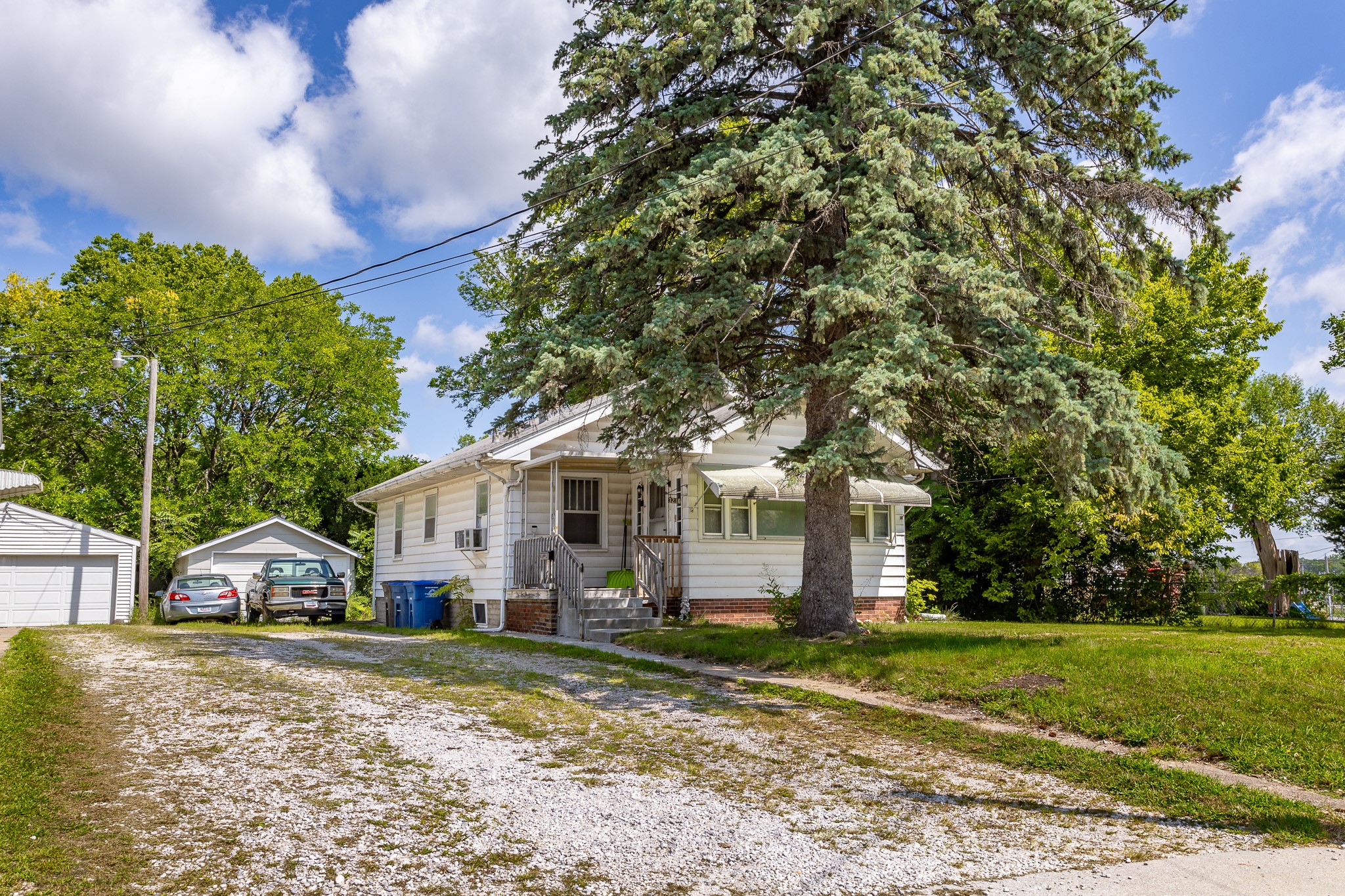 3216 E Tiffin Avenue