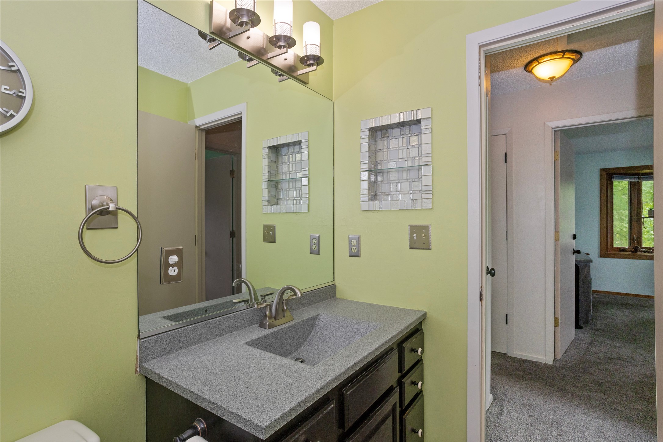 222 SW Des Moines Street