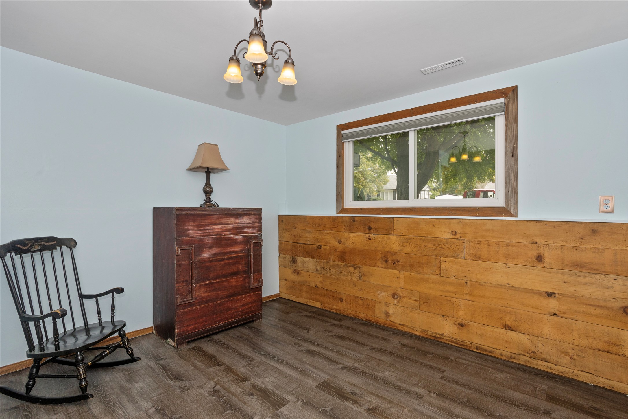 222 SW Des Moines Street