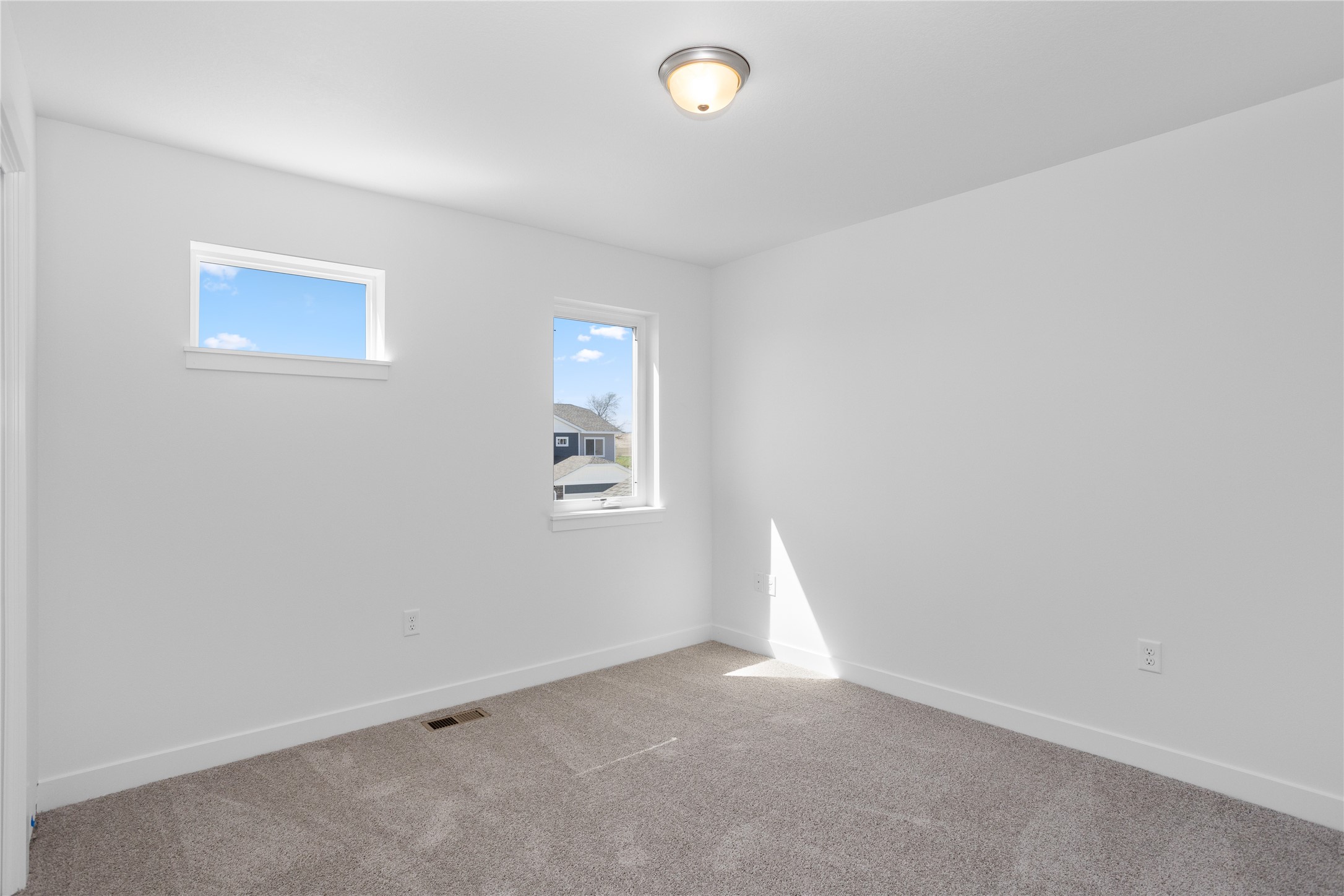 257 NW Waverly Drive