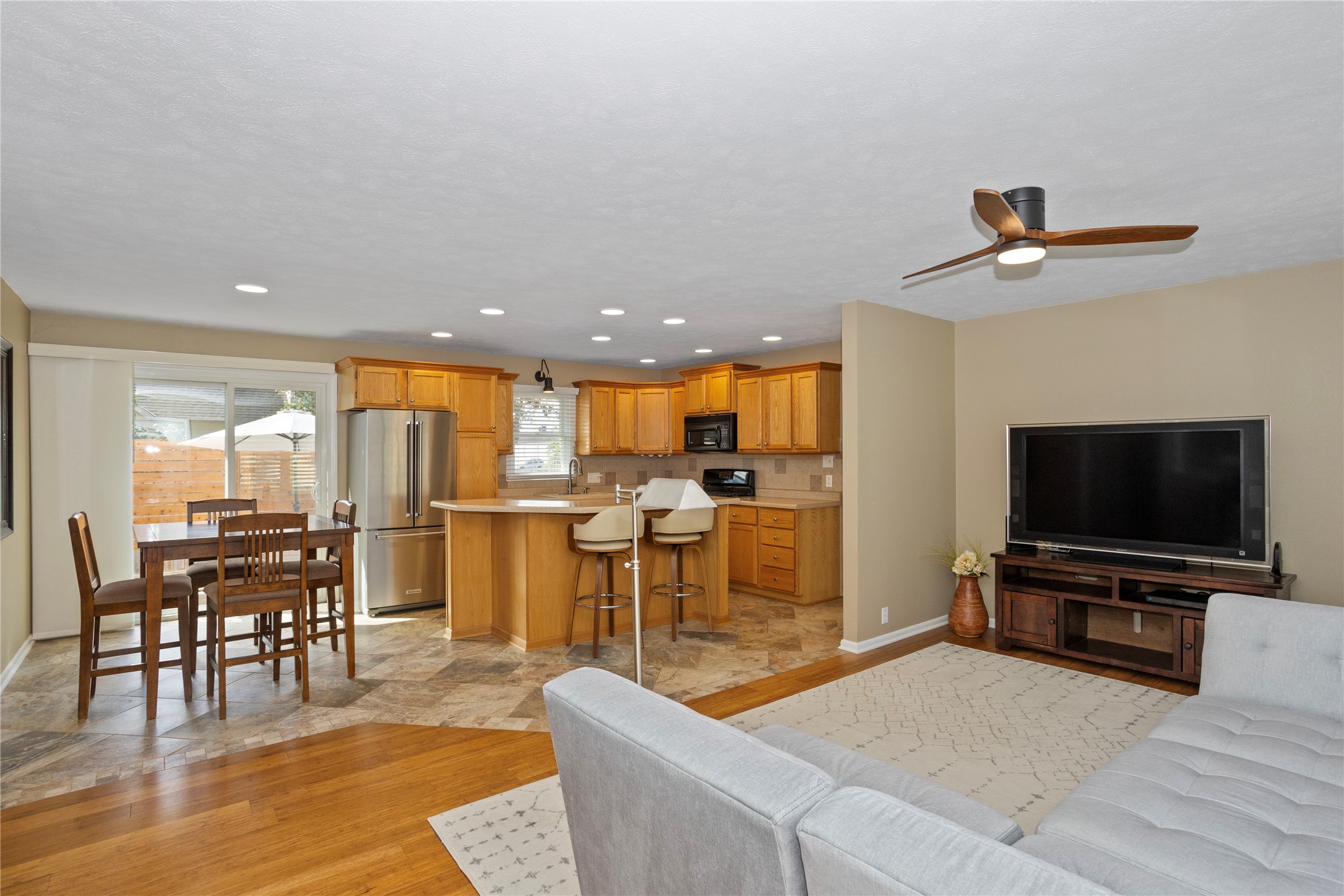 903 Maplecrest Drive