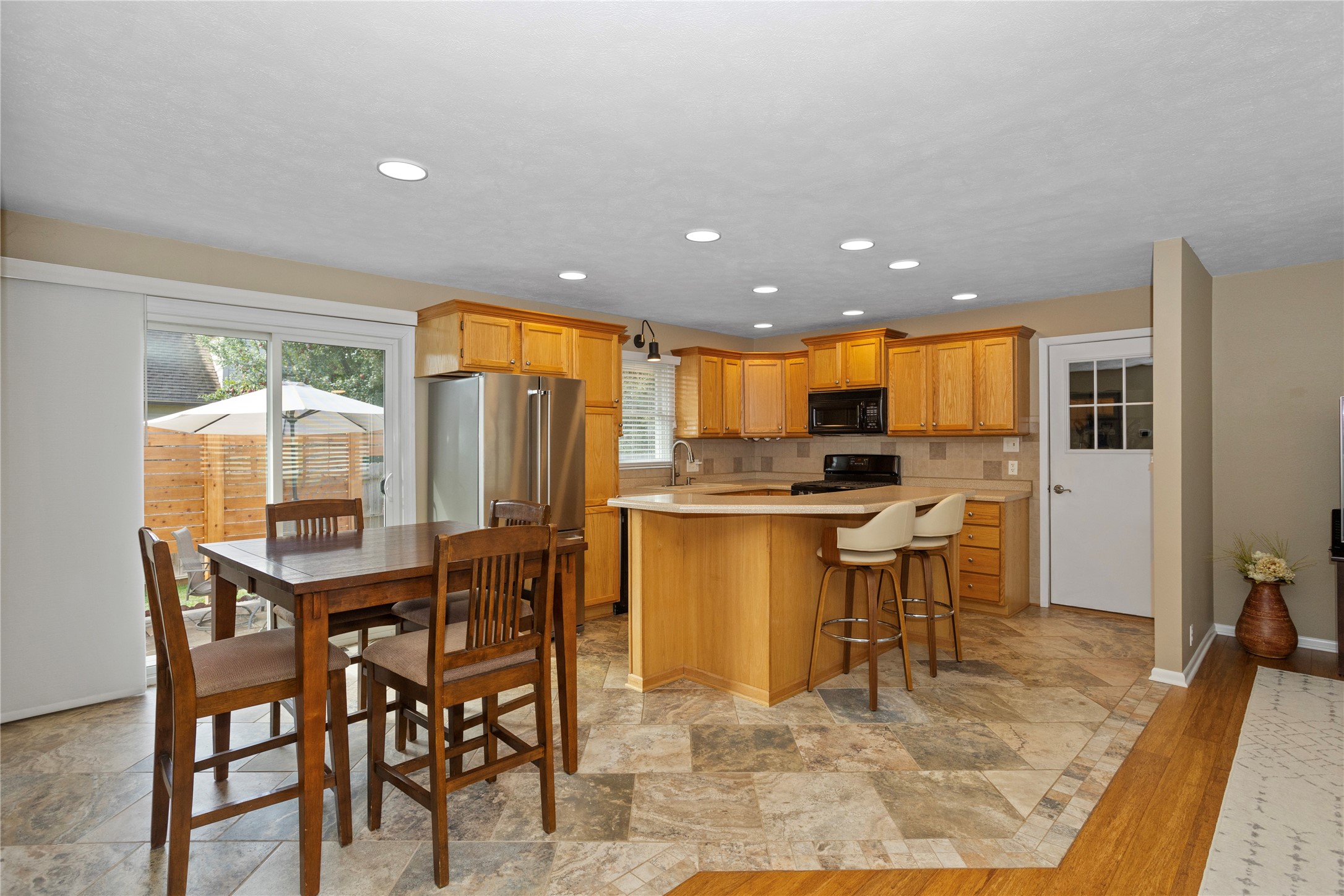 903 Maplecrest Drive