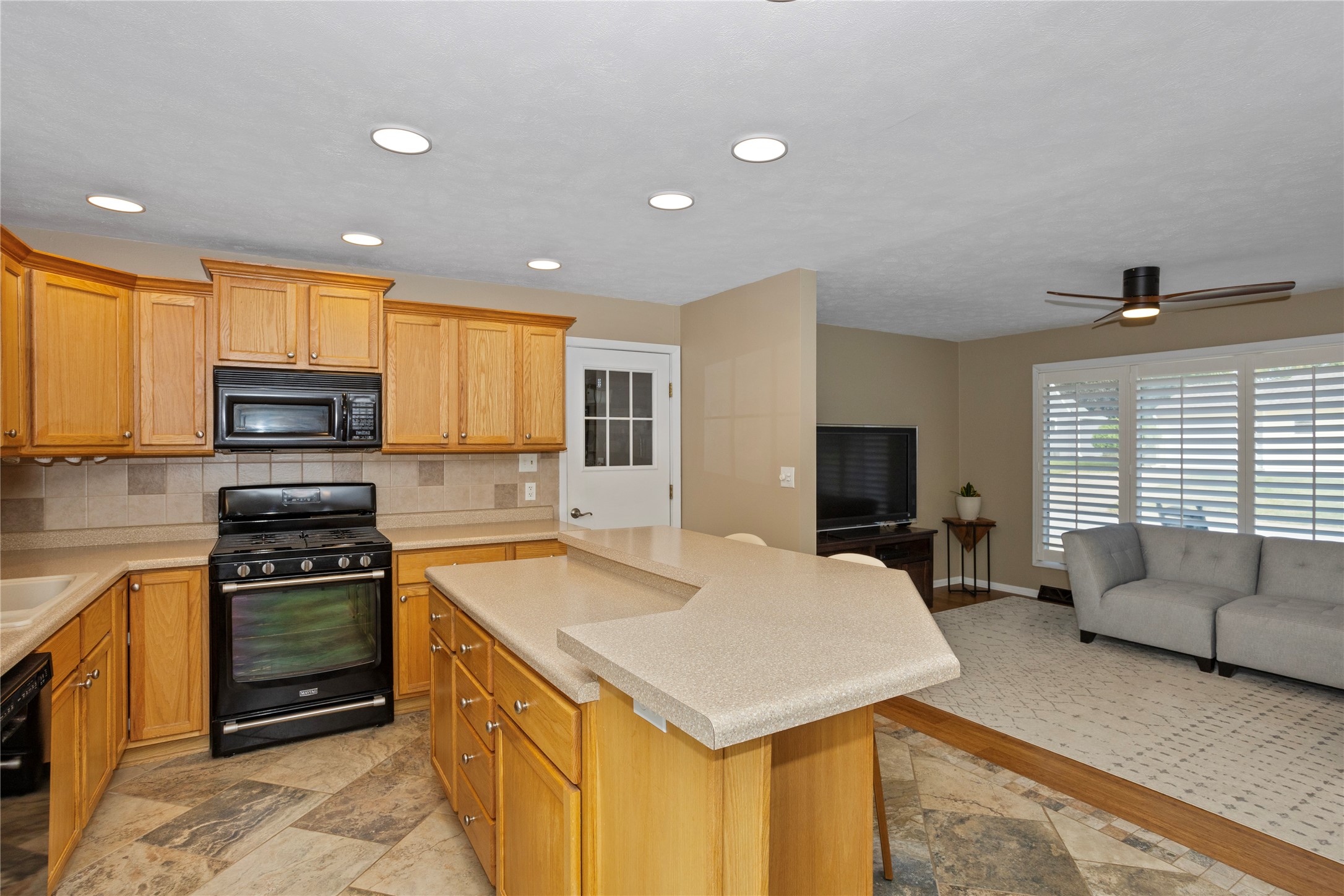 903 Maplecrest Drive