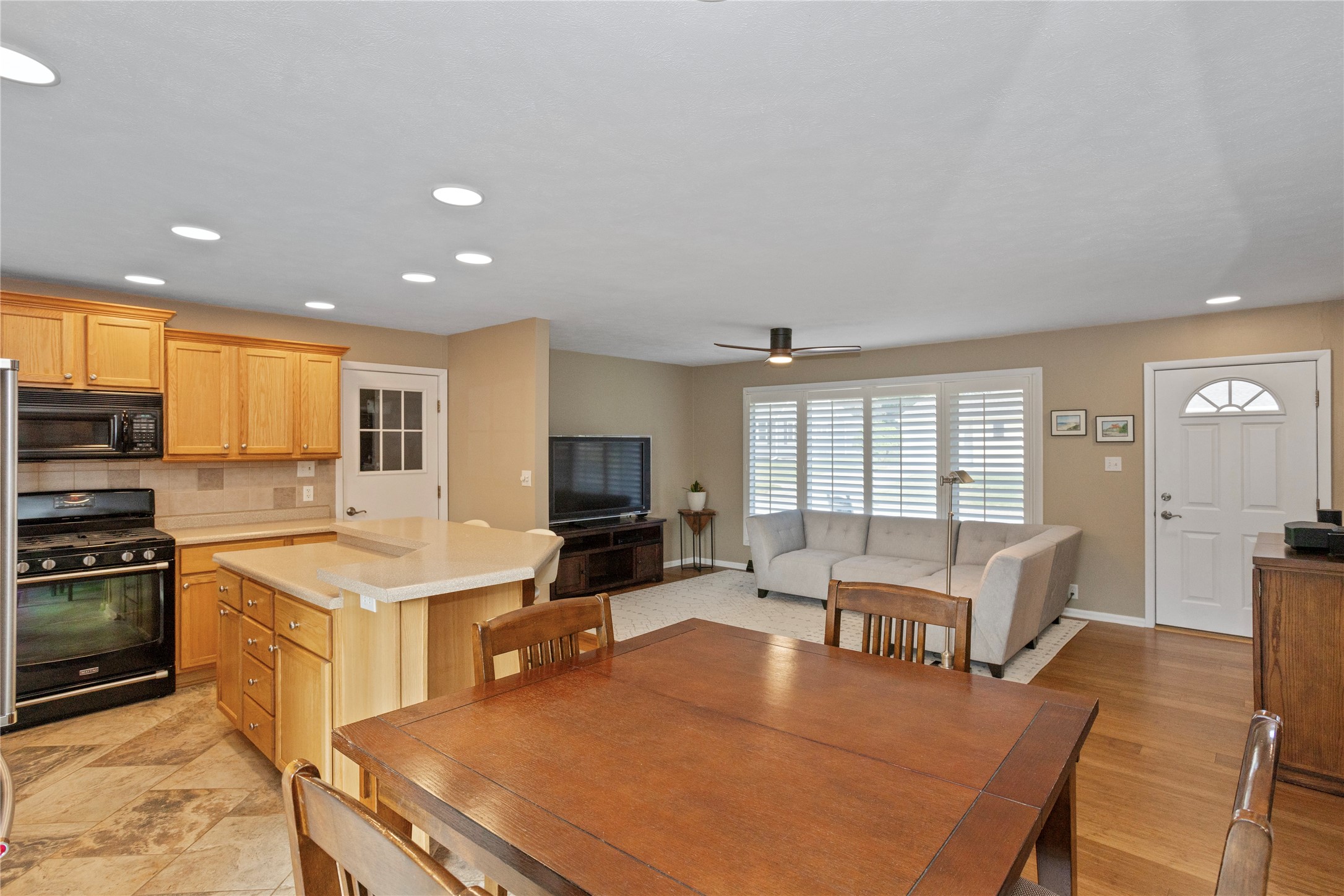 903 Maplecrest Drive