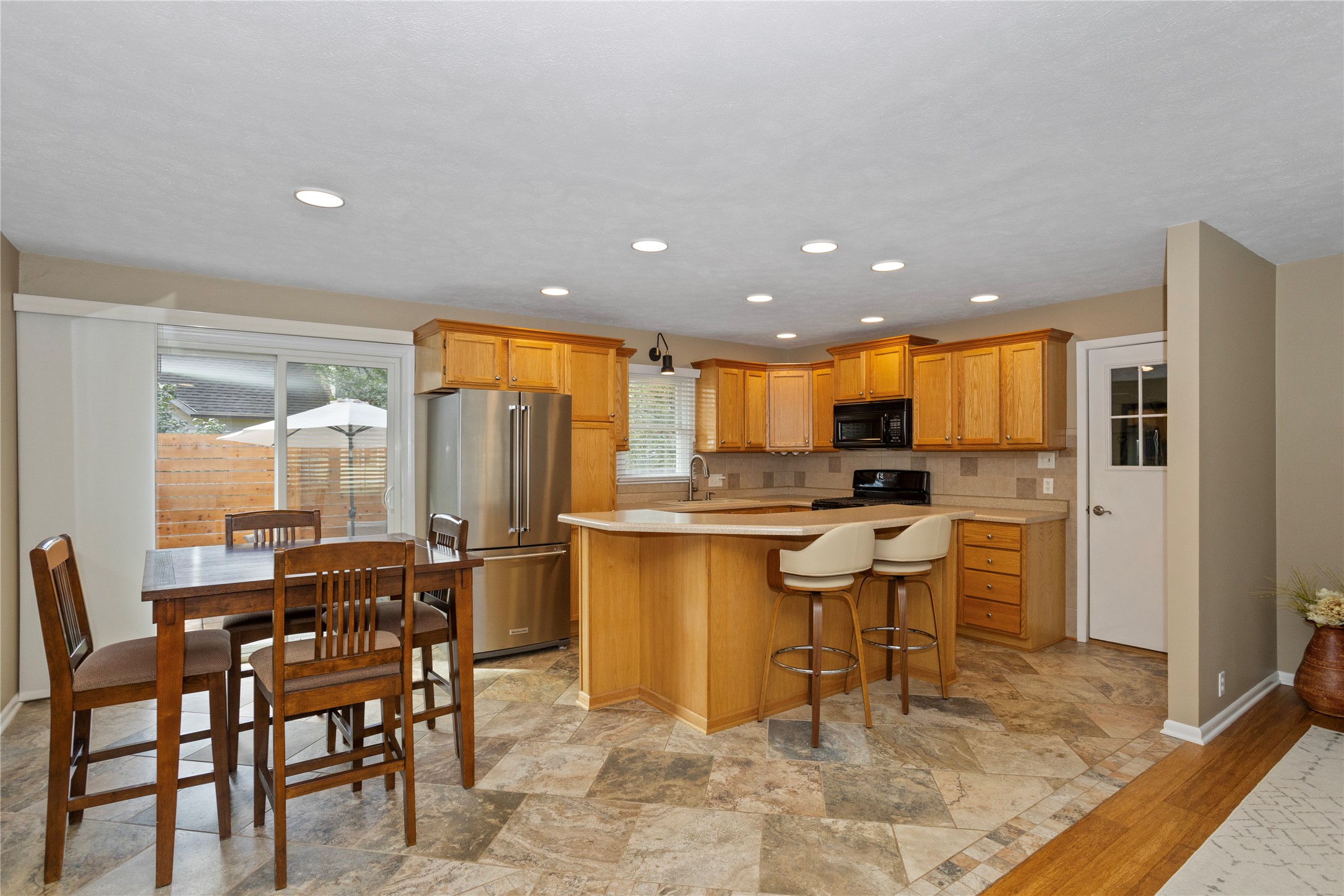 903 Maplecrest Drive