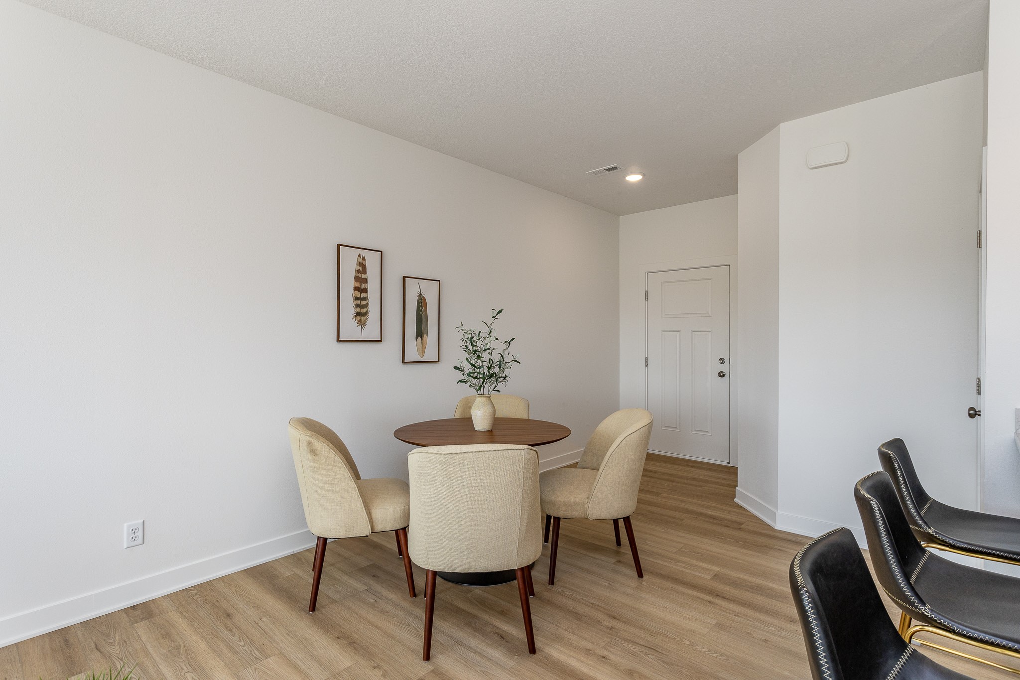 246 NW Waverly Drive