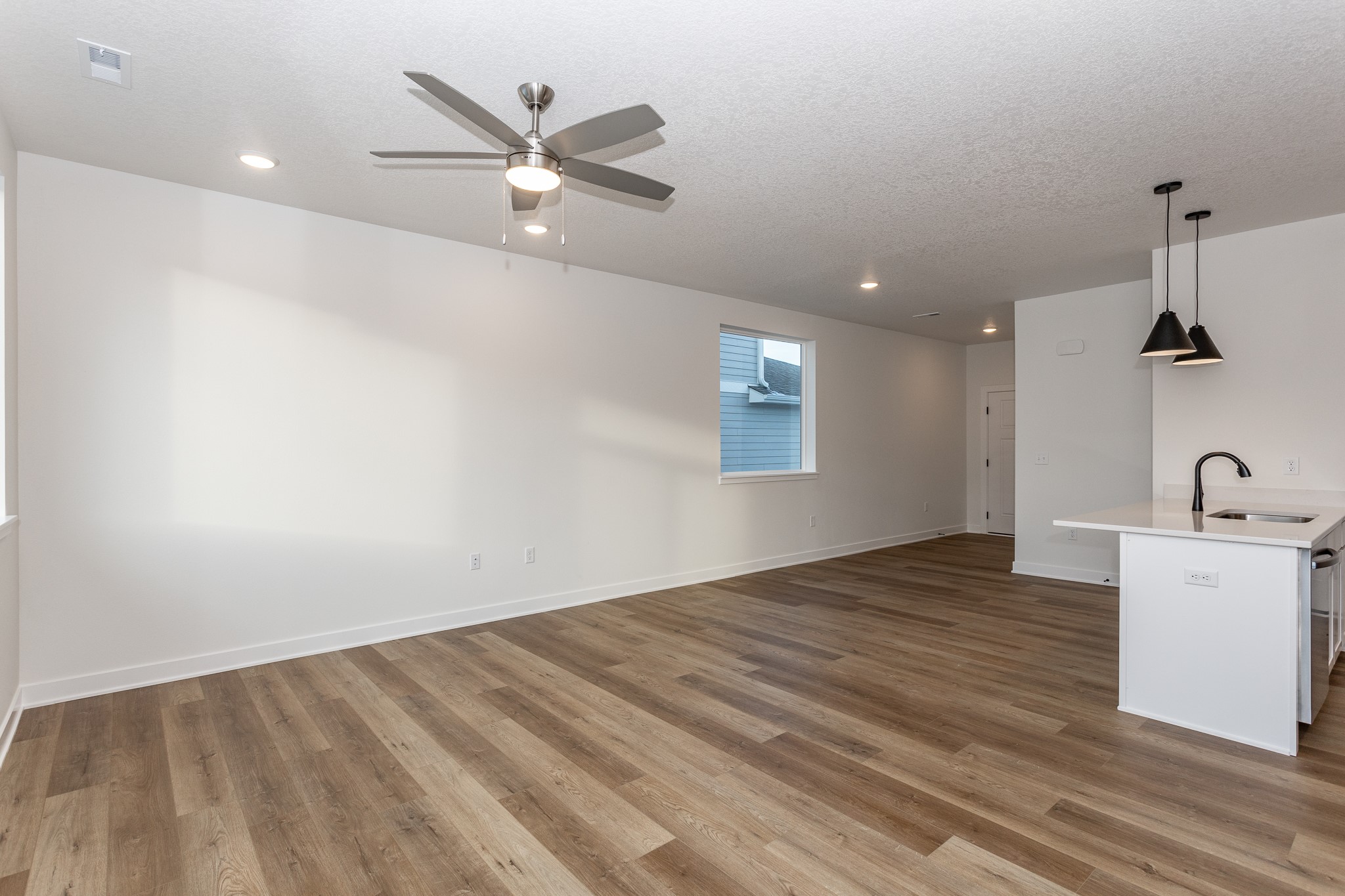 238 NW Waverly Drive