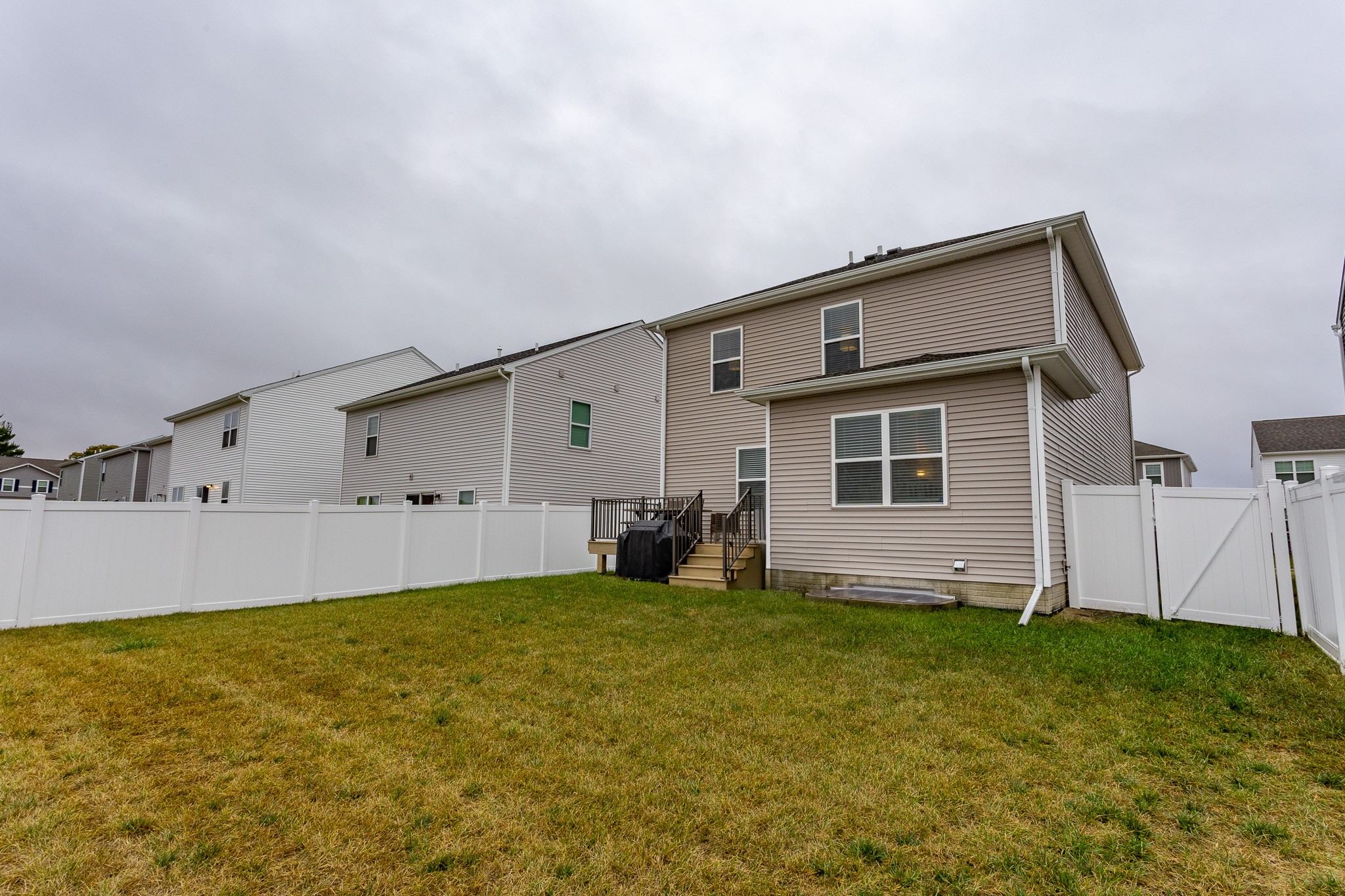 522 Elizabeth Lane NW